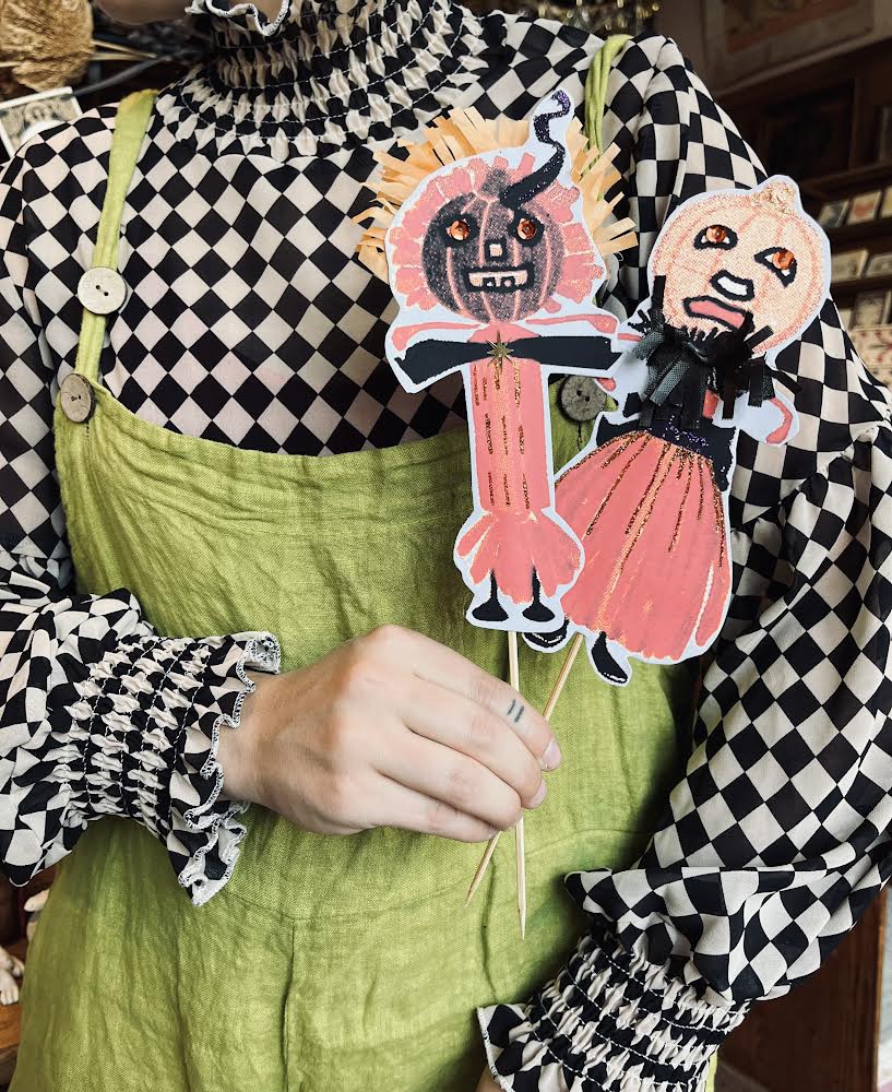 Paper Pumpkin Dolls