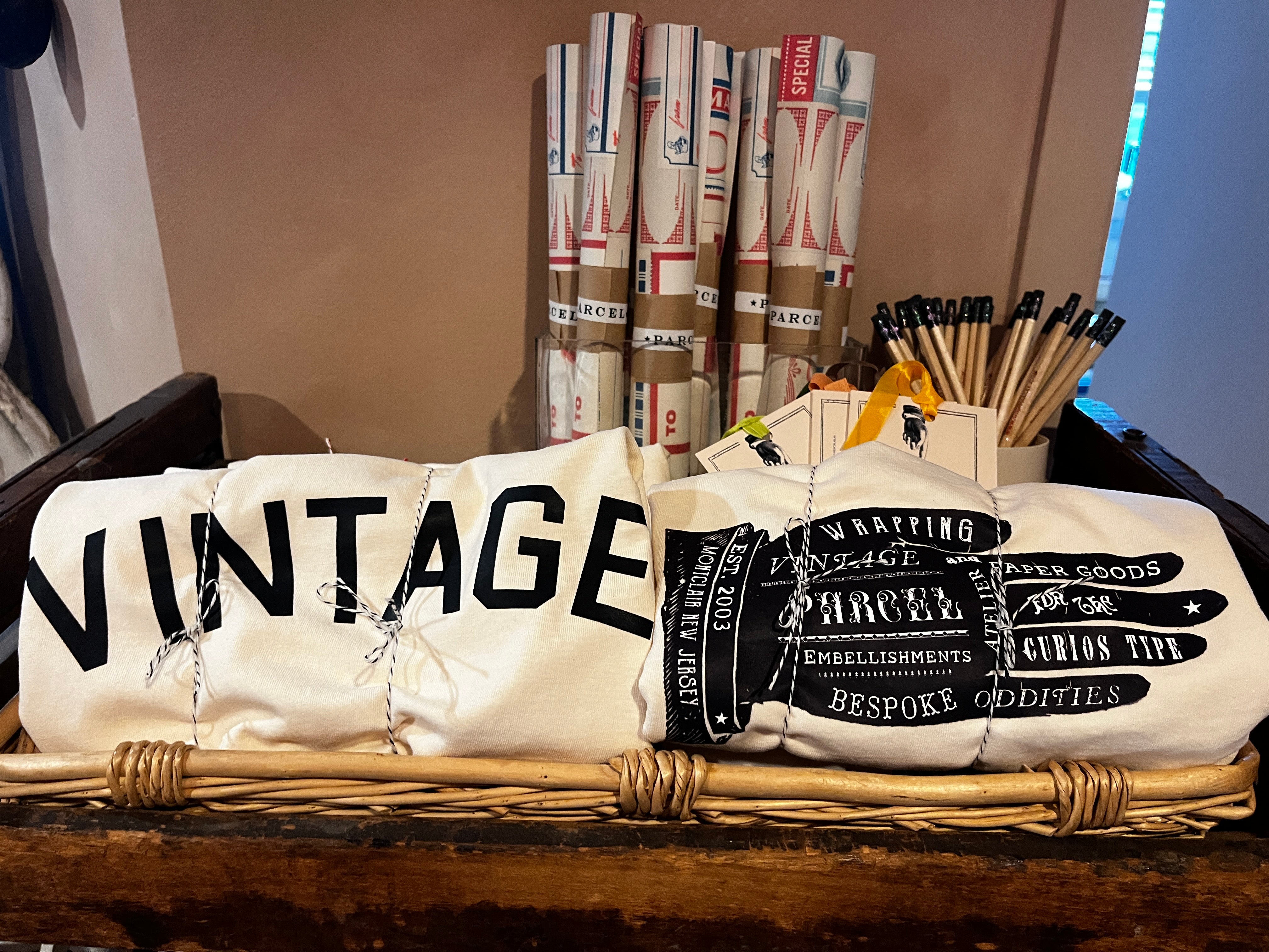 'HAND' Parcel T-shirt - PARCEL